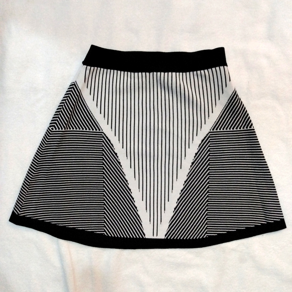 Romeo & Juliet Couture Black & White Skirt NWT